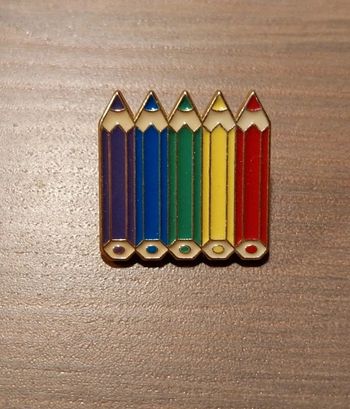 Pins crayon de couleur