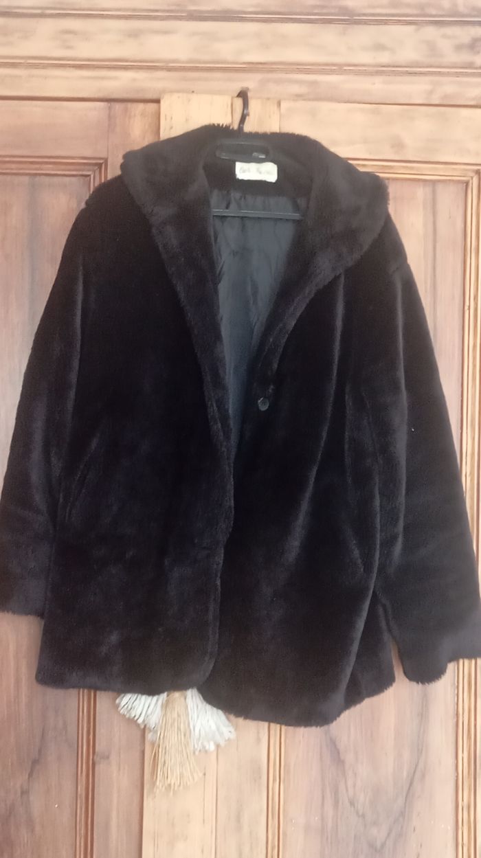 Manteau fausse fourrure
