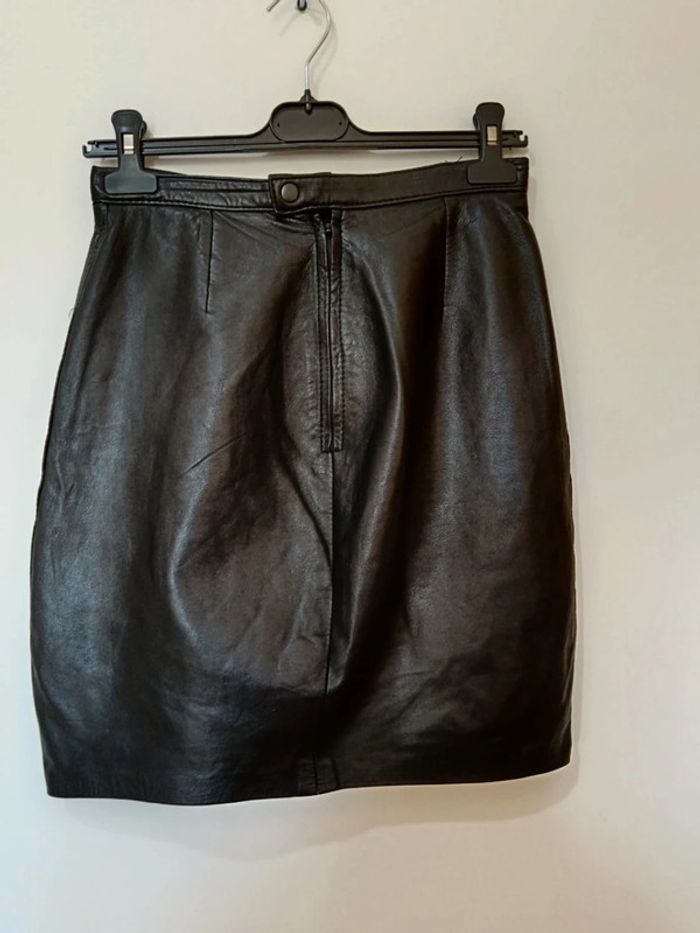 C1 Jupe cuir noire 40 - photo numéro 2