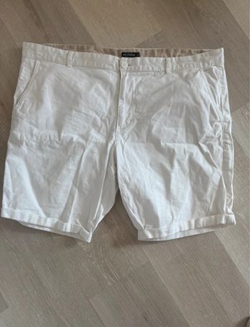 Short Chino