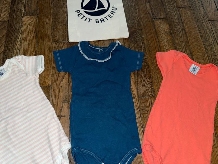 Lot body petit bateau 6 mois - photo numéro 2