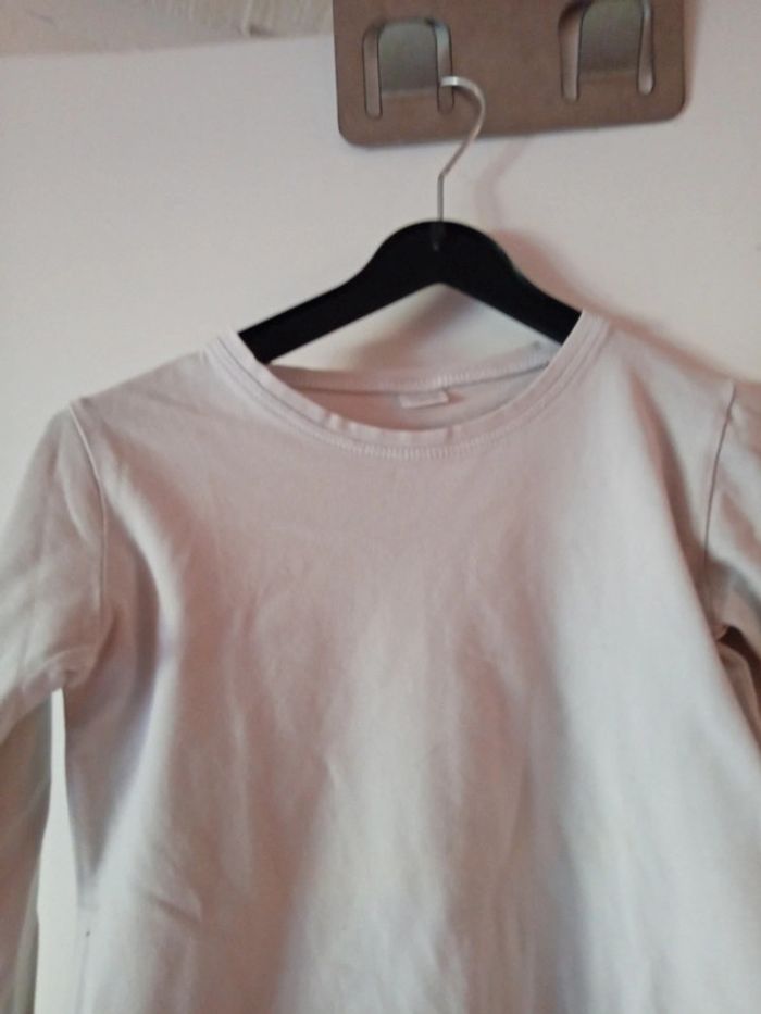 Tee-shirt longues manches blanc cassé.  7 ans - photo numéro 2