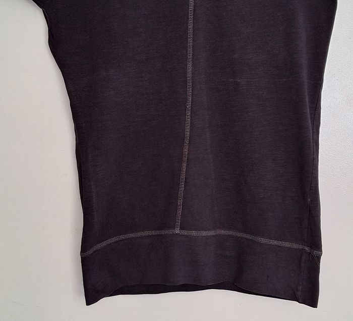 Tee-shirt long aux coutures apparentes - photo numéro 3