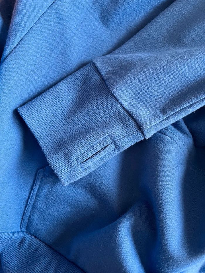 Sweat bleu - photo numéro 4