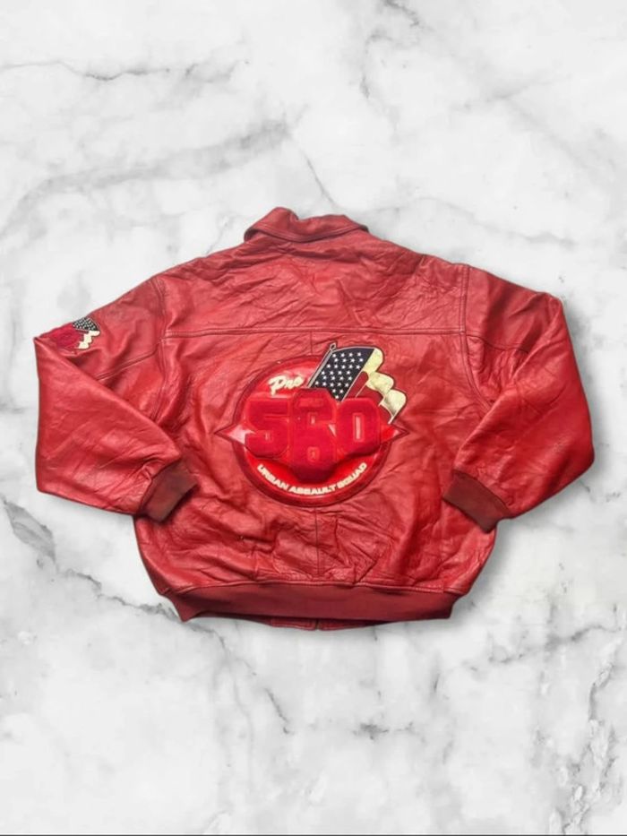 Blouson Vintage Cuir Rouge FJ560 Urban Assault Squad Taille 2X – Drapeau USA