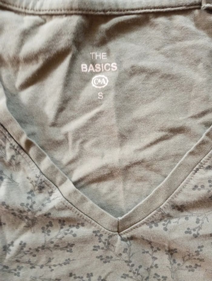 T-shirt Col v .c&a S - photo numéro 2