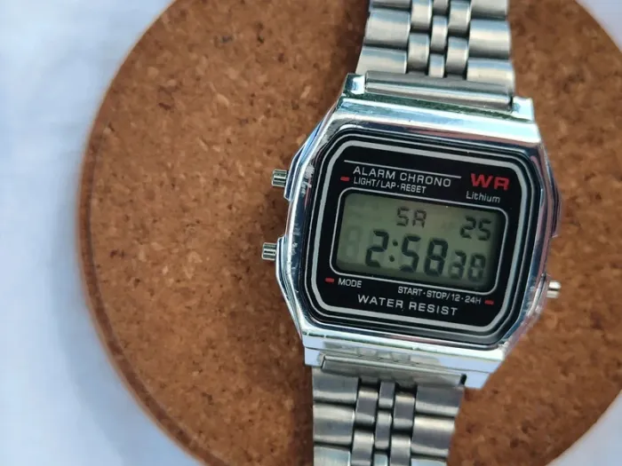 Montre digitale argentée, multifonctions sportifs - photo numéro 5