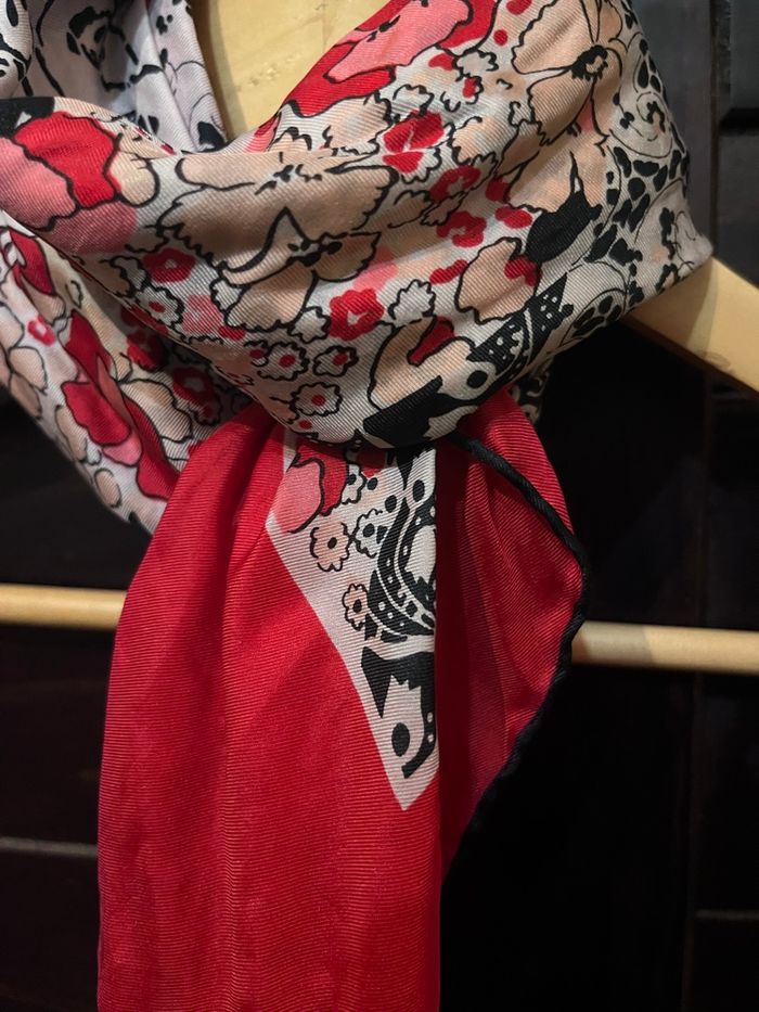Foulard en soie rouge à motifs vintage années 1970 - photo numéro 2