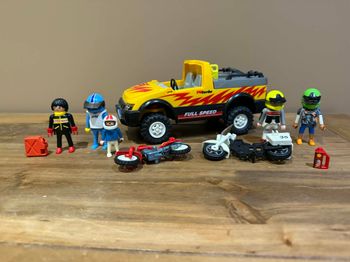 Playmobil pick up, motos et personnages 