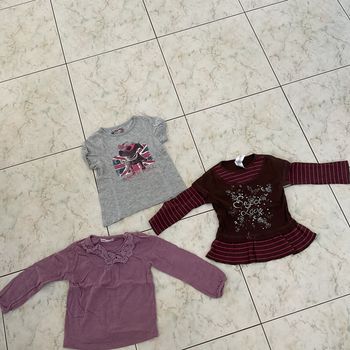 Lot 3 tshirts 4 ans