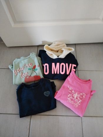 Lot de sweat neufs ou très bon état taille 6 ans
