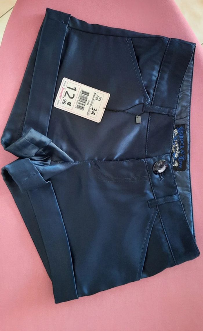 Short bleu indigo taille 34 neuf