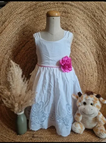 Magnifique robe blanche avec rose cérémonie fille tahari 3 ans