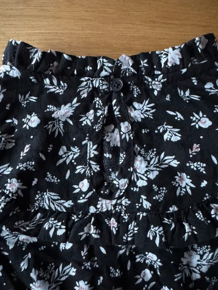 Robe ML fluide fond noir et petites fleurs blanches - Taille 4 Ans - photo numéro 10