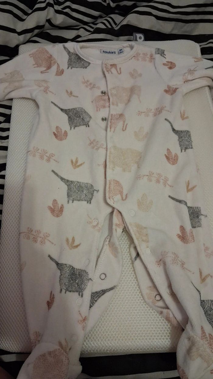 Lot pyjamas 6 mois - photo numéro 3