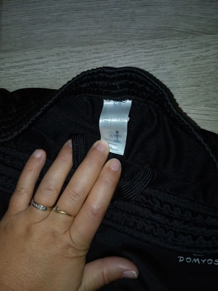 Pantalon jogging Domyos 6 ans très bon état - photo numéro 3
