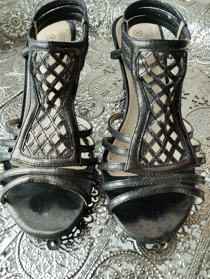 Sandales à talons 🖤 - photo numéro 1