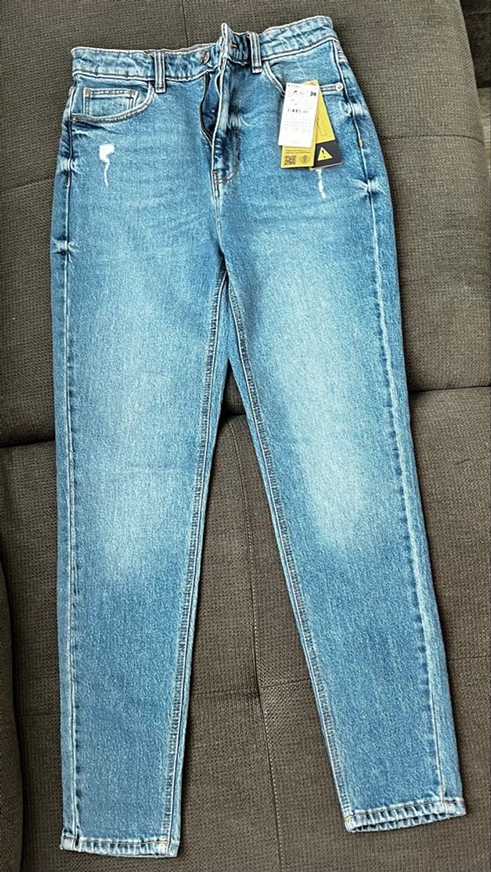 Jeans neuf t.34 / 16 ans