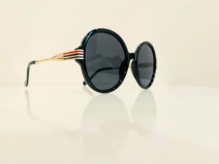Lunette de soleil femme ronde noire et dorée uvprotection catégorie 3 - photo numéro 3