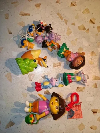 Lot figurines dora