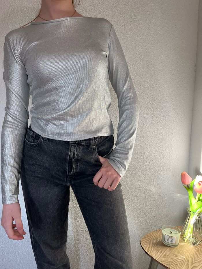Top argenté brillant à manches longues