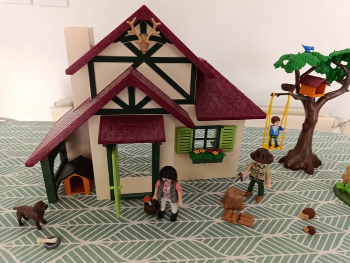 Vend playmobil  maison Forestière 6811