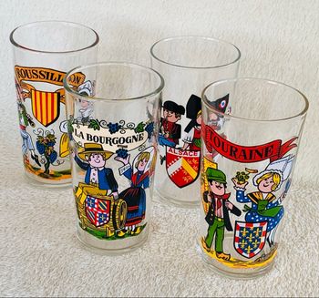 Lot 4 verres dessins régions de France