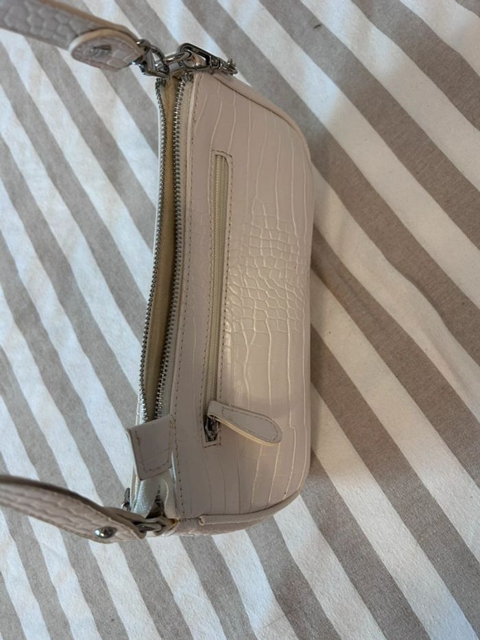 Petit sac blanc avec chaîne porté épaule - photo numéro 4