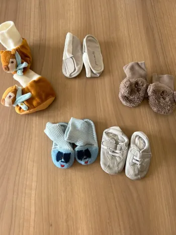 Très gros lot de 5 paires de chaussons / pantoufles bébé