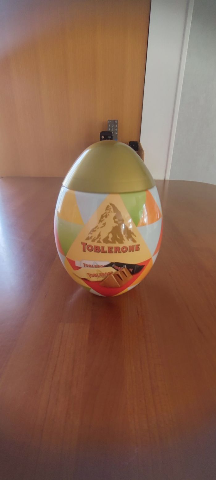 Boîte en forme d'œuf toblerone - photo numéro 1