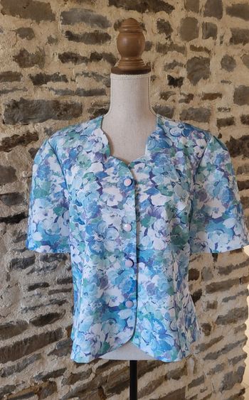 Blouse manches courtes fleurie vintage bleu ciel vert et blanc Damart Taille 44