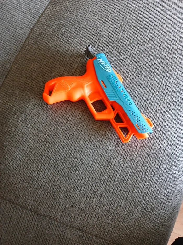 Pistolet +fléchettes