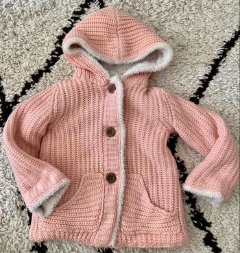 Gilet à capuche rose. 36 mois 