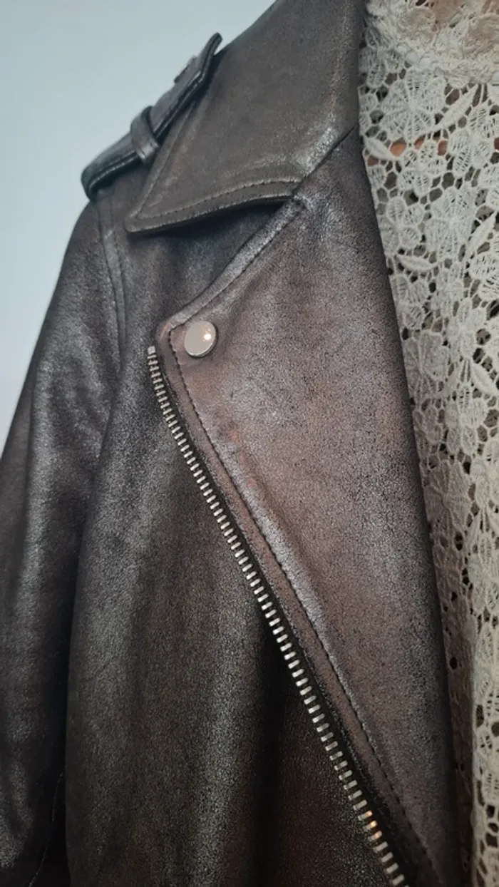 Perfecto en cuir véritable argenté irisé – Neuf – Claudie Pierlot – Taille 40 - photo numéro 3