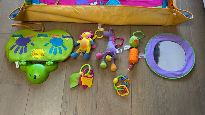 Tapis d'éveil bébé Gymini Kick et Play de Tiny Love - photo numéro 9