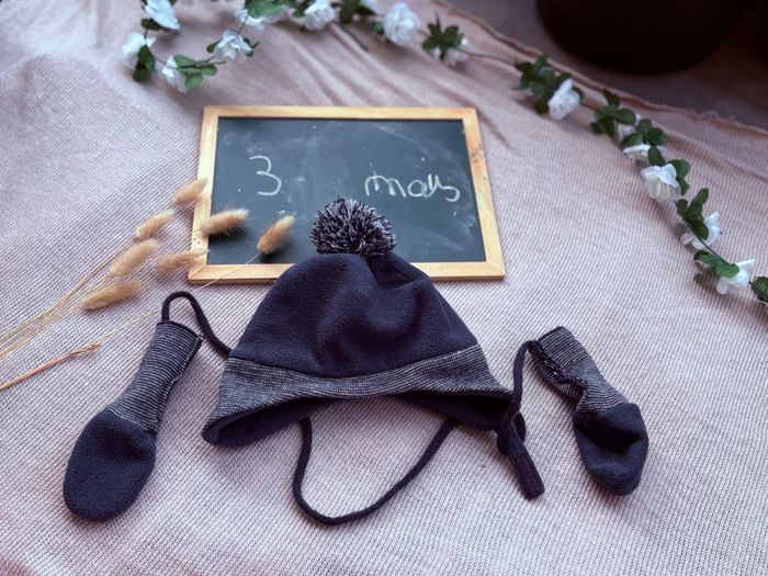 Bonnet et gant obaibi taille 3 mois super état