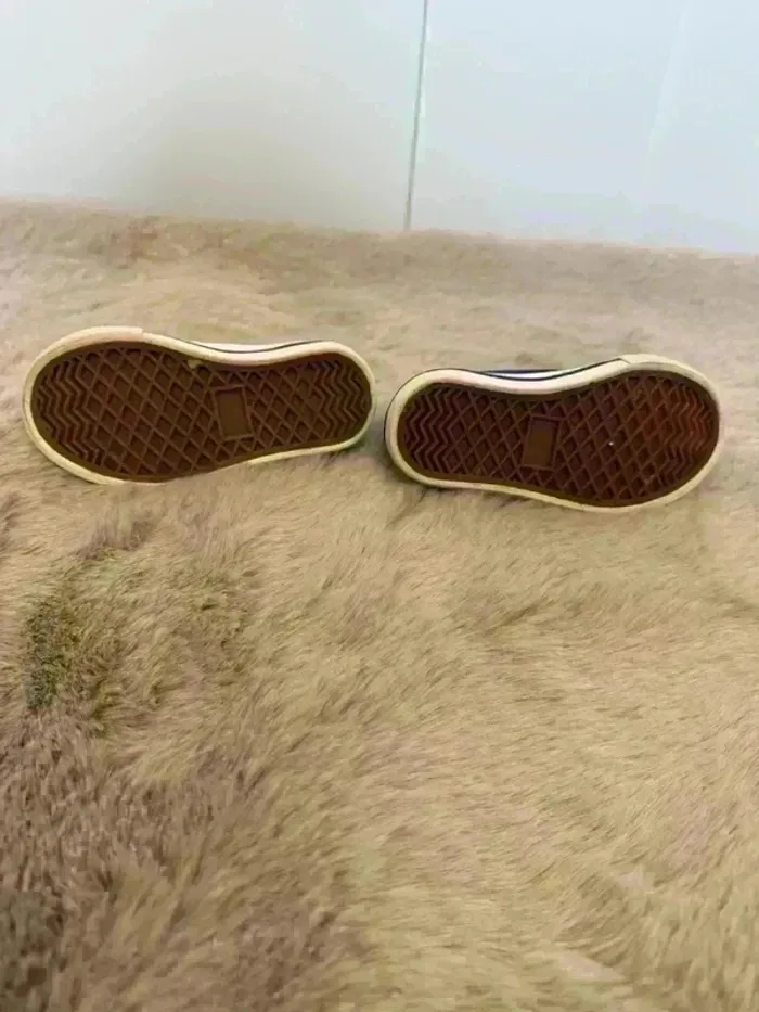 Baskets toile Primark scratch - Taille 19 - Très bon état - photo numéro 3