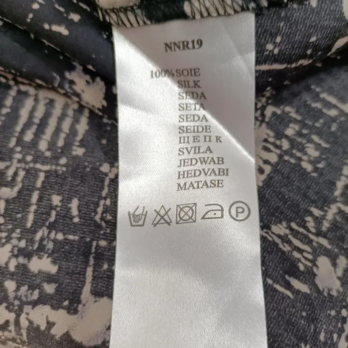Robe Naf Naf 100 % soie, imprimé graphique noir et beige, taille 36, ceinture élastique A961 - photo numéro 5