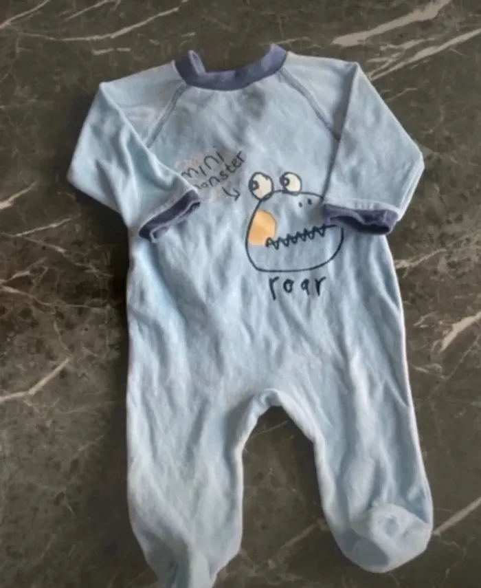 Pyjama 3/ 6 mois en très bon état
