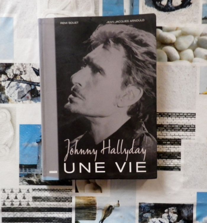 Johnny Hallyday, une vie par R. Bouet et J.Jacques Arnould