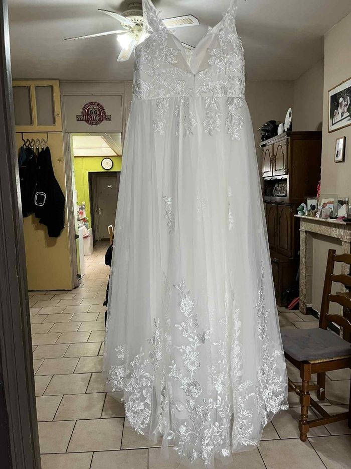 Robe de mariée jamais porté - photo numéro 3