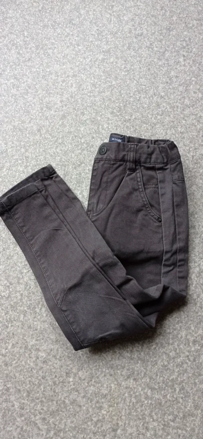 Kiabi jean gris taille 7 ans très bon état