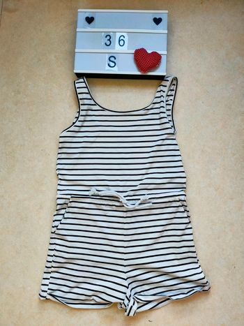 Combinaison short rayée taille 36 sans marque