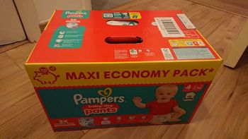 1 carton de 94 couches Pampers pants baby-dry taille 4 (9-15kg)