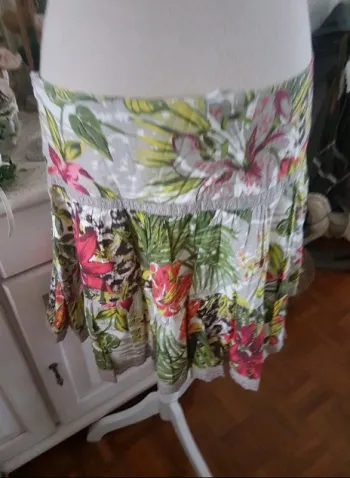 Jupe florale Camaieu T 42.