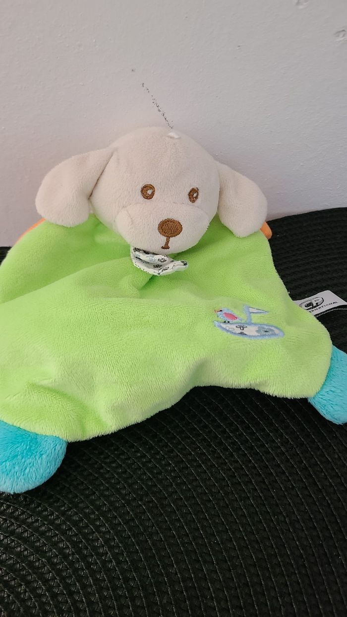 DOUDOU PLAT DOUDI CHIEN VERT ORANGE BLEU BATEAU