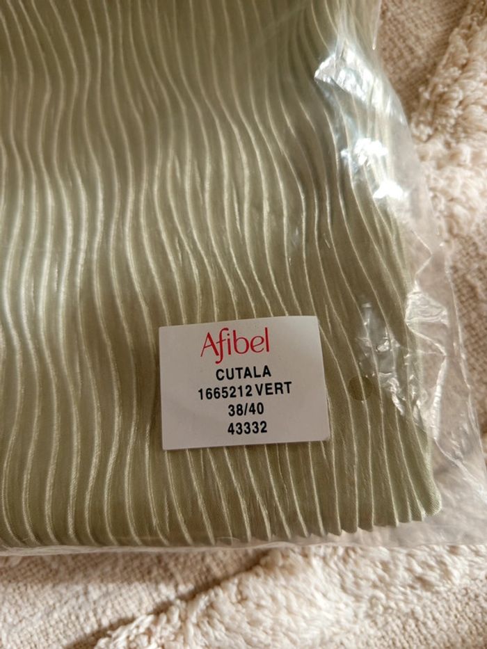 Top court plissé satiné Vert Afibel Cutala taille 38 / 40 neuf - photo numéro 7