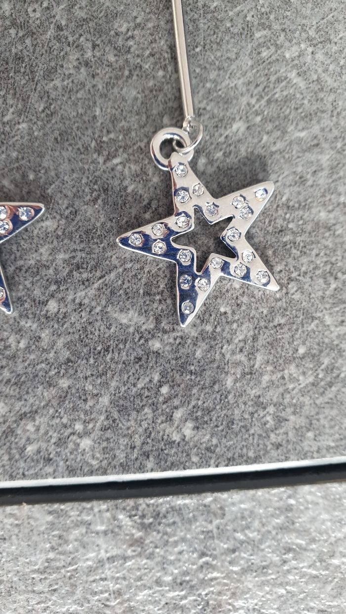 Boucles d'oreilles étoiles neuves - photo numéro 2