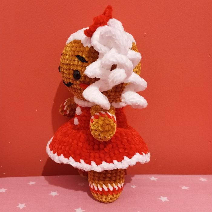 Noël : jolie demoiselle en pain d'épices au crochet - photo numéro 2