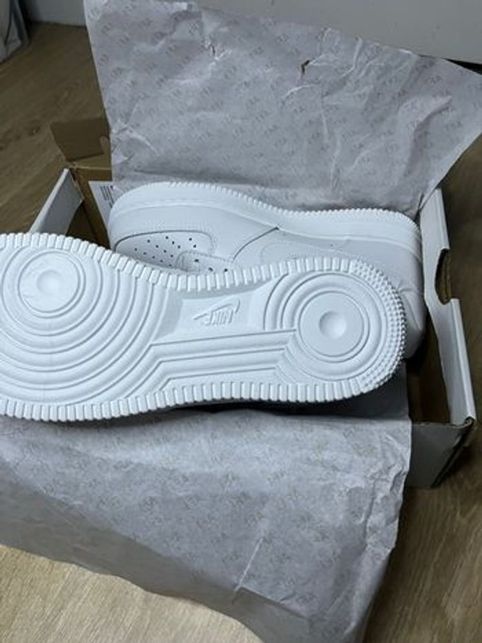 Nike Air Force 1 Blanc – Taille 41 – Neuf - photo numéro 2